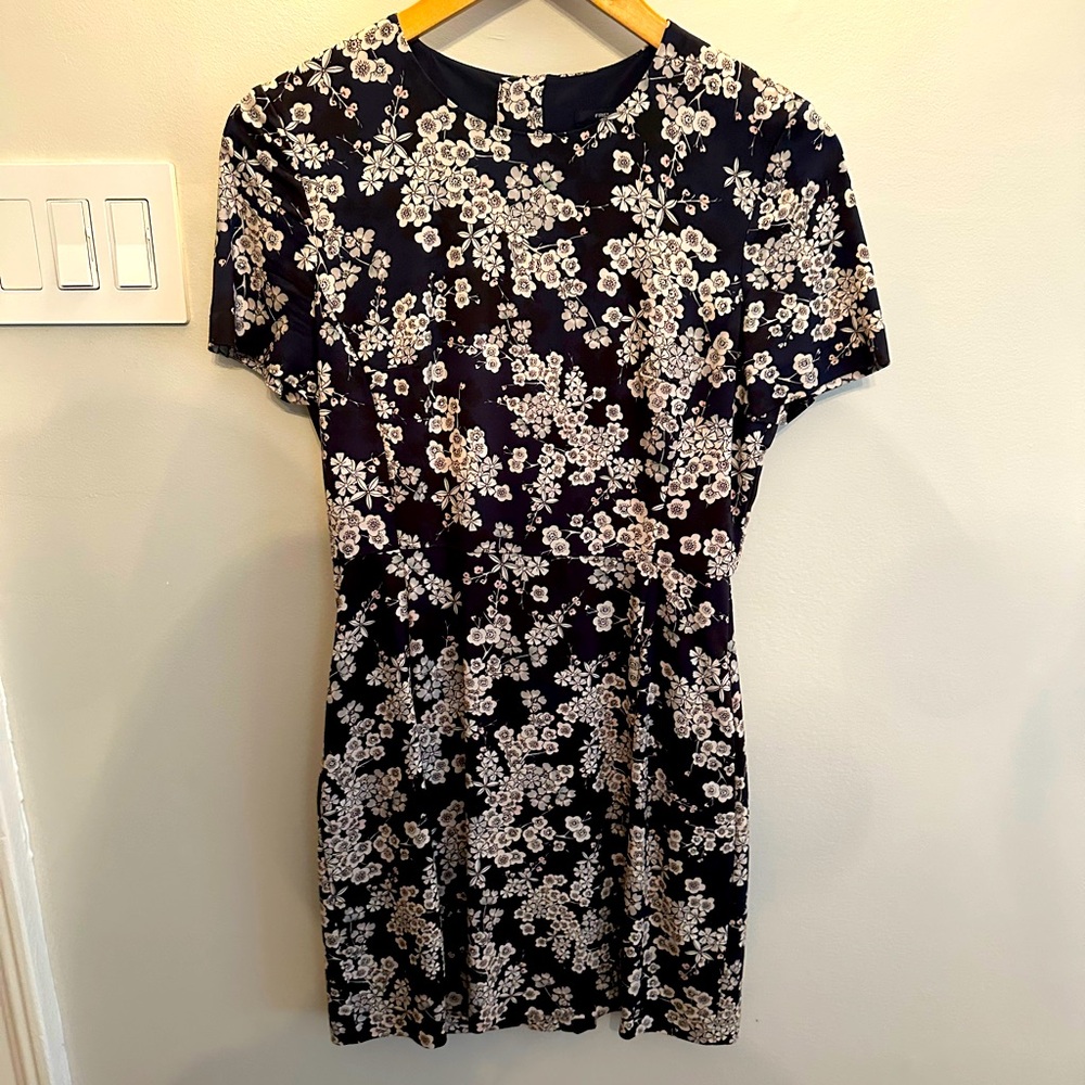 French Connection navy & white floral dress w/ zipper back & pockets
